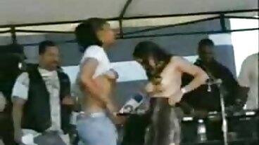 Charbon solo vidéo amateur en streaming avec la sexy Christy de 18 VideoZ