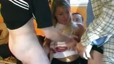Allongé en levrette avec la jolie Emma Hix videomateur gratuit de Nubiles Porn