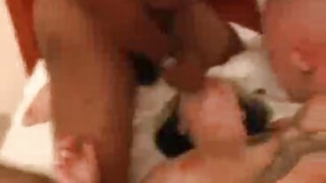 Vis maigre avec la séduisante Ana Foxxx film lesbienne amateur et Spencer Bradley de Cherry Pimps