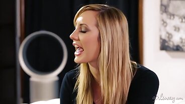 Vidéo film porno amareur poilue avec la passionnée Dava Foxx de Cherry Pimps