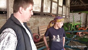 On The Sofa baise avec la cornée Audrey film amateur x gratuit Noir de Bare Maidens