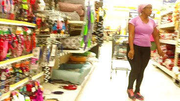 Film video amateur sexe gratuit de strip-tease avec la passionnée Alyssa Cole de Shoplyfter