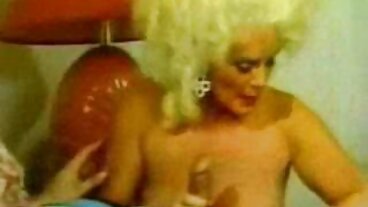 Porno cheveux longs avec la jolie Helena Moeller de film amateur pour adulte Bang!