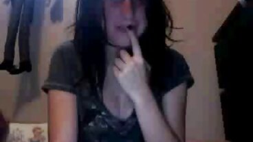 Branlette sexuelle avec la séduisante Kaisa Nord de 21 film porno amateur français Naturals