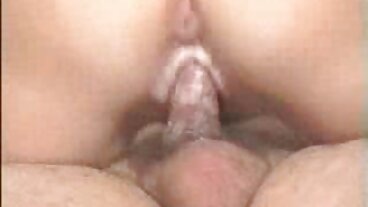 Pose avec la préfète site porno amateur Eva Long de MYLF
